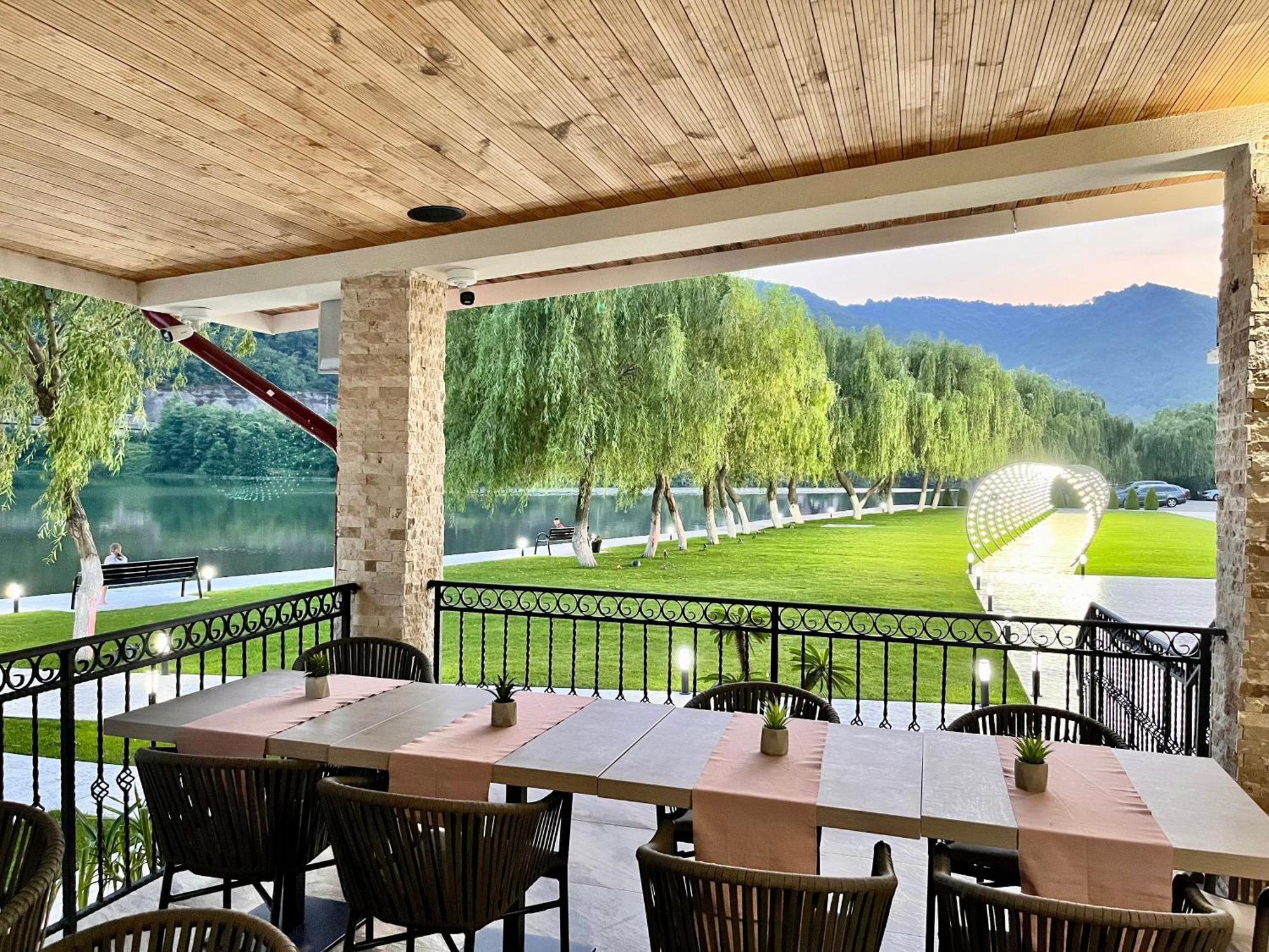 Vega Resort Restaurant & Lodge Оршова Екстер'єр фото