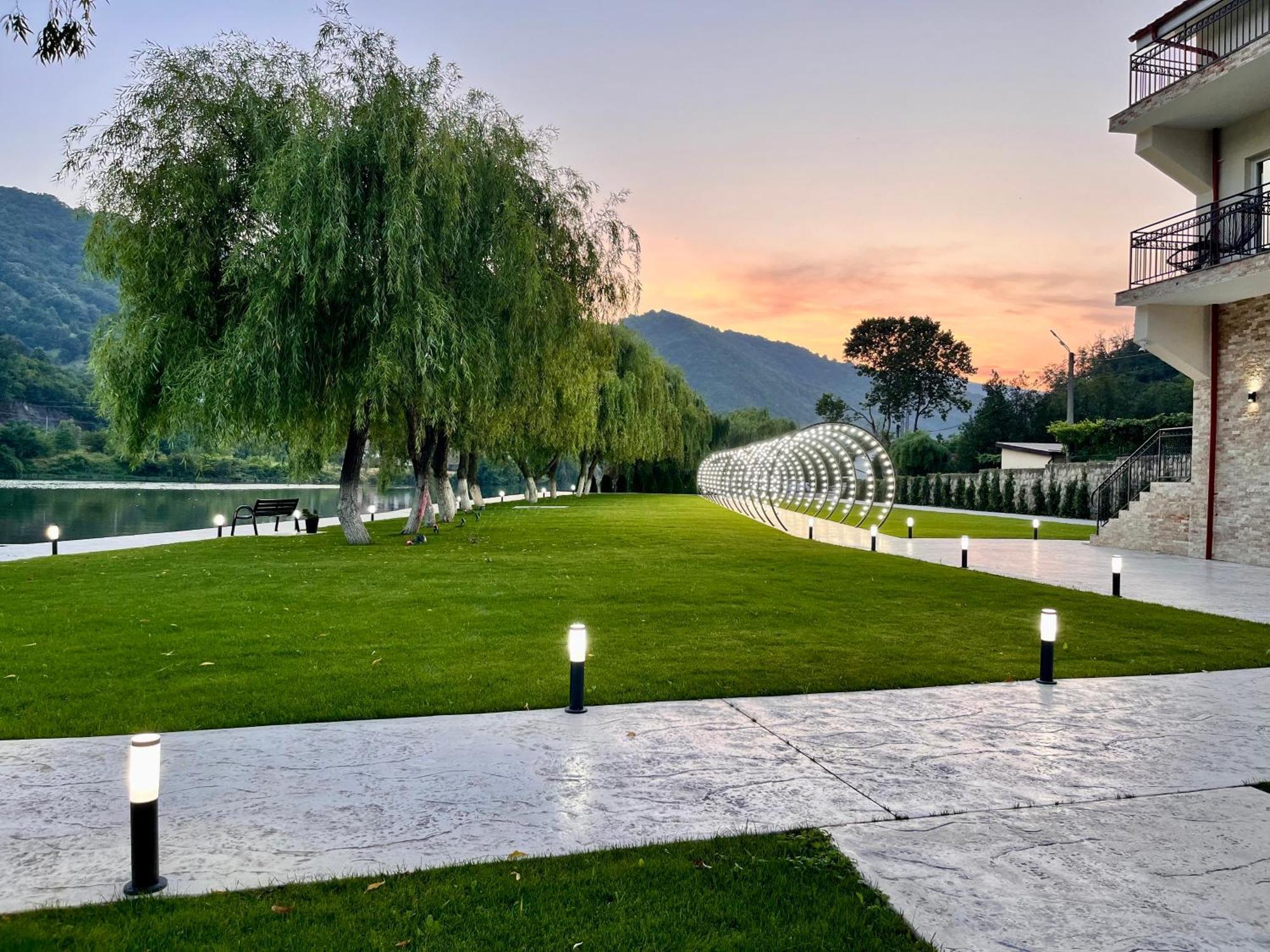 Vega Resort Restaurant & Lodge Оршова Екстер'єр фото
