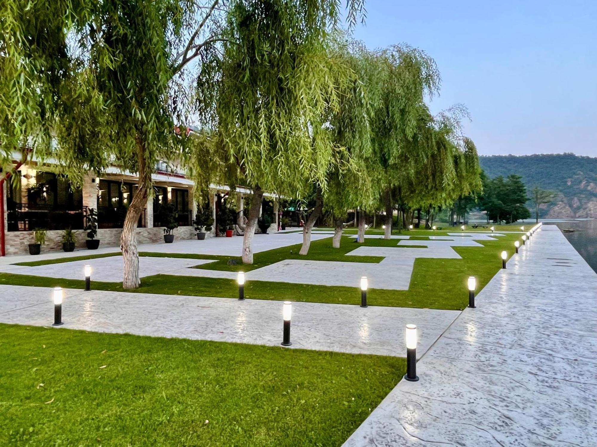Vega Resort Restaurant & Lodge Оршова Екстер'єр фото