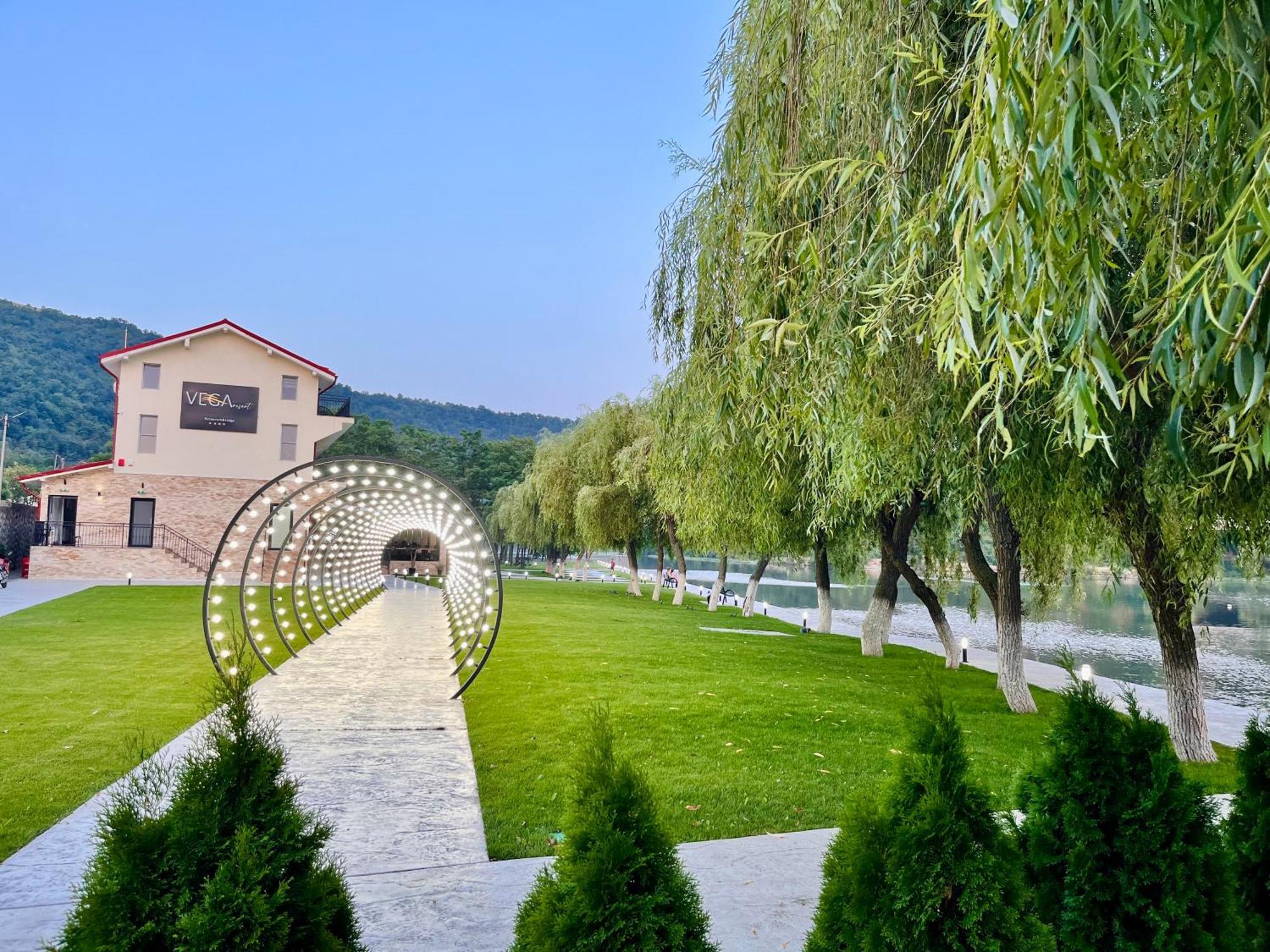 Vega Resort Restaurant & Lodge Оршова Екстер'єр фото