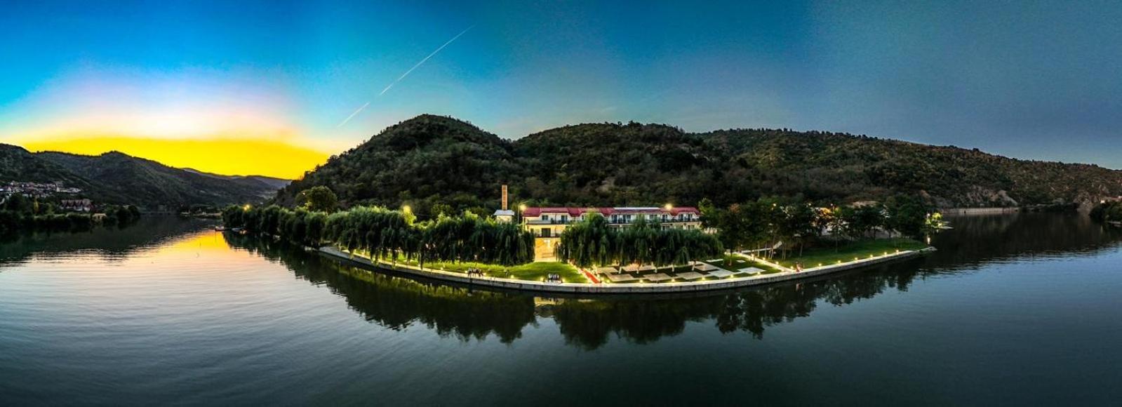 Vega Resort Restaurant & Lodge Оршова Екстер'єр фото