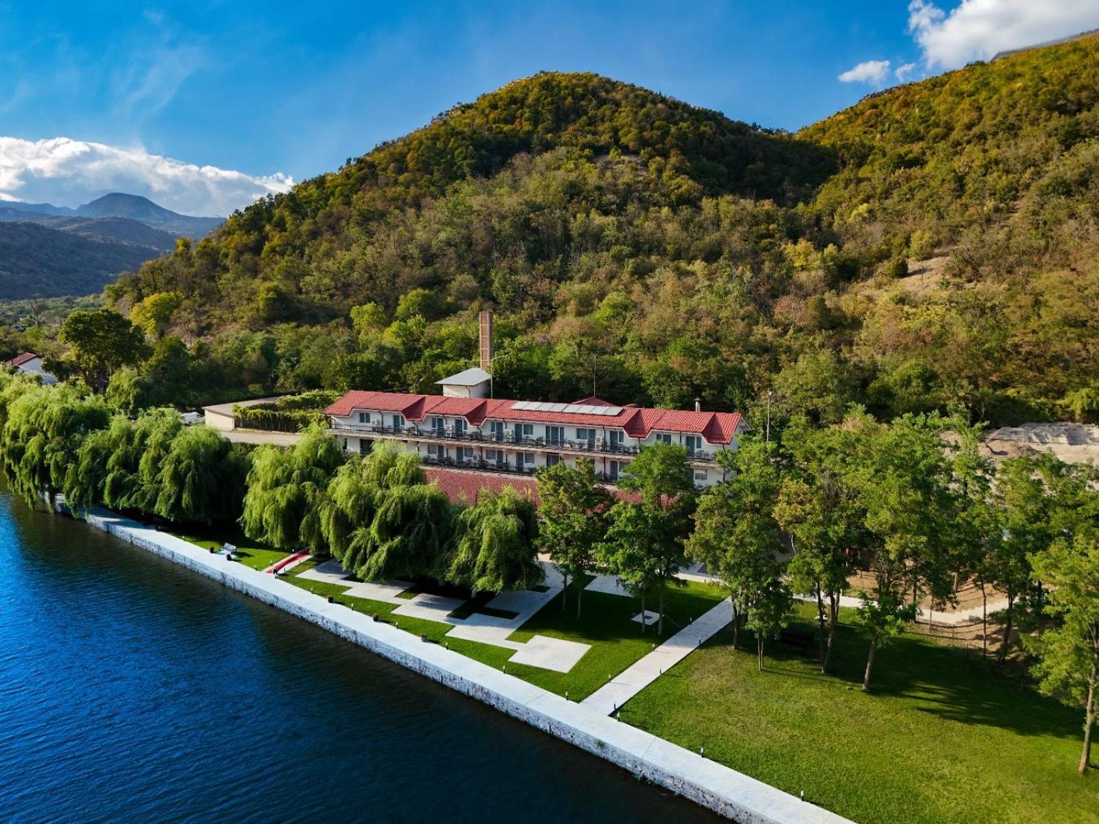 Vega Resort Restaurant & Lodge Оршова Екстер'єр фото