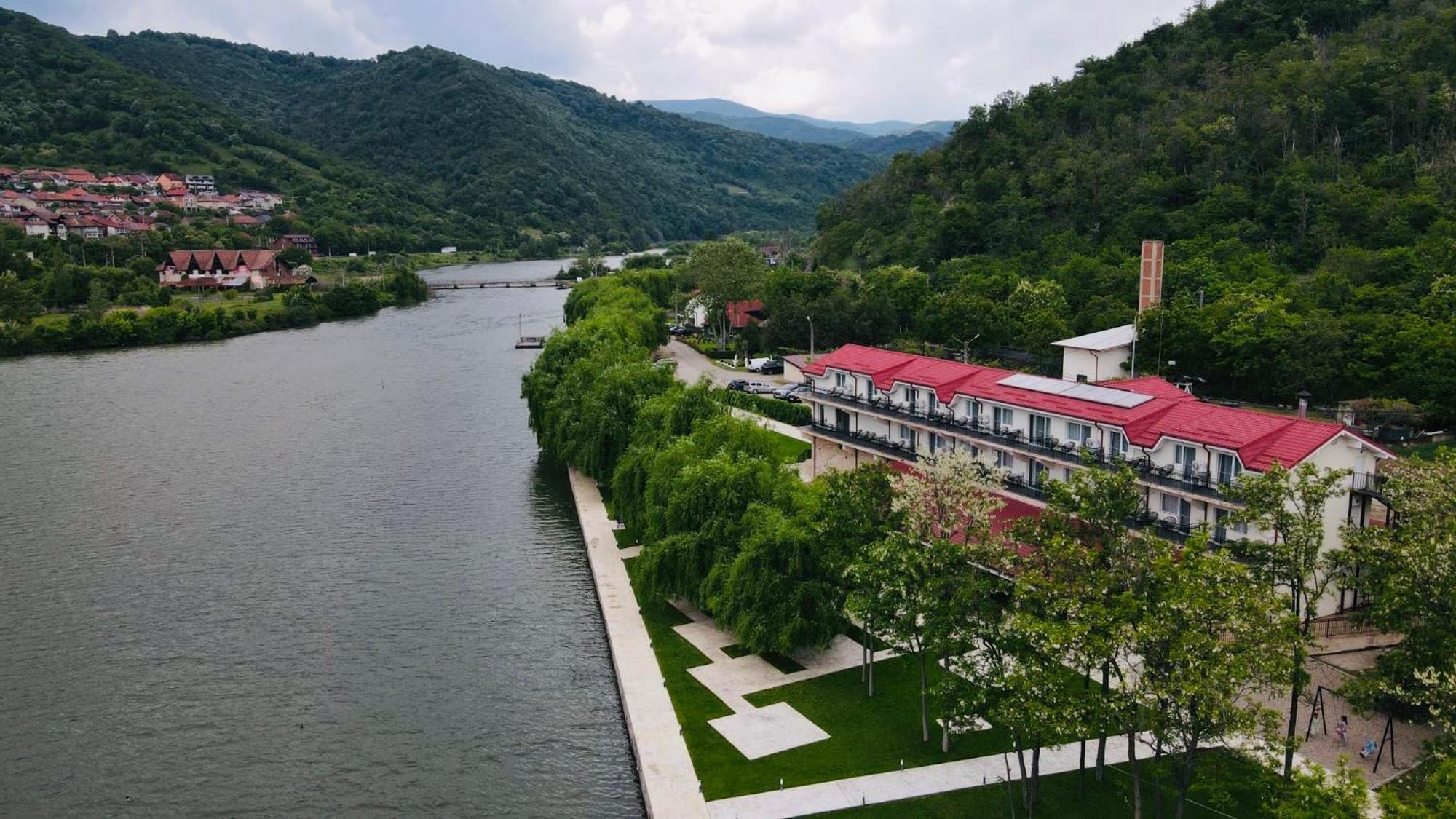 Vega Resort Restaurant & Lodge Оршова Екстер'єр фото